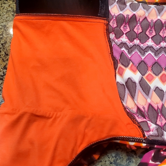 La Blanca 1 Pc Swimsuit Safari Print w/ Shirred Mesh Overlay Sz 10 - Picture 7 of 14
